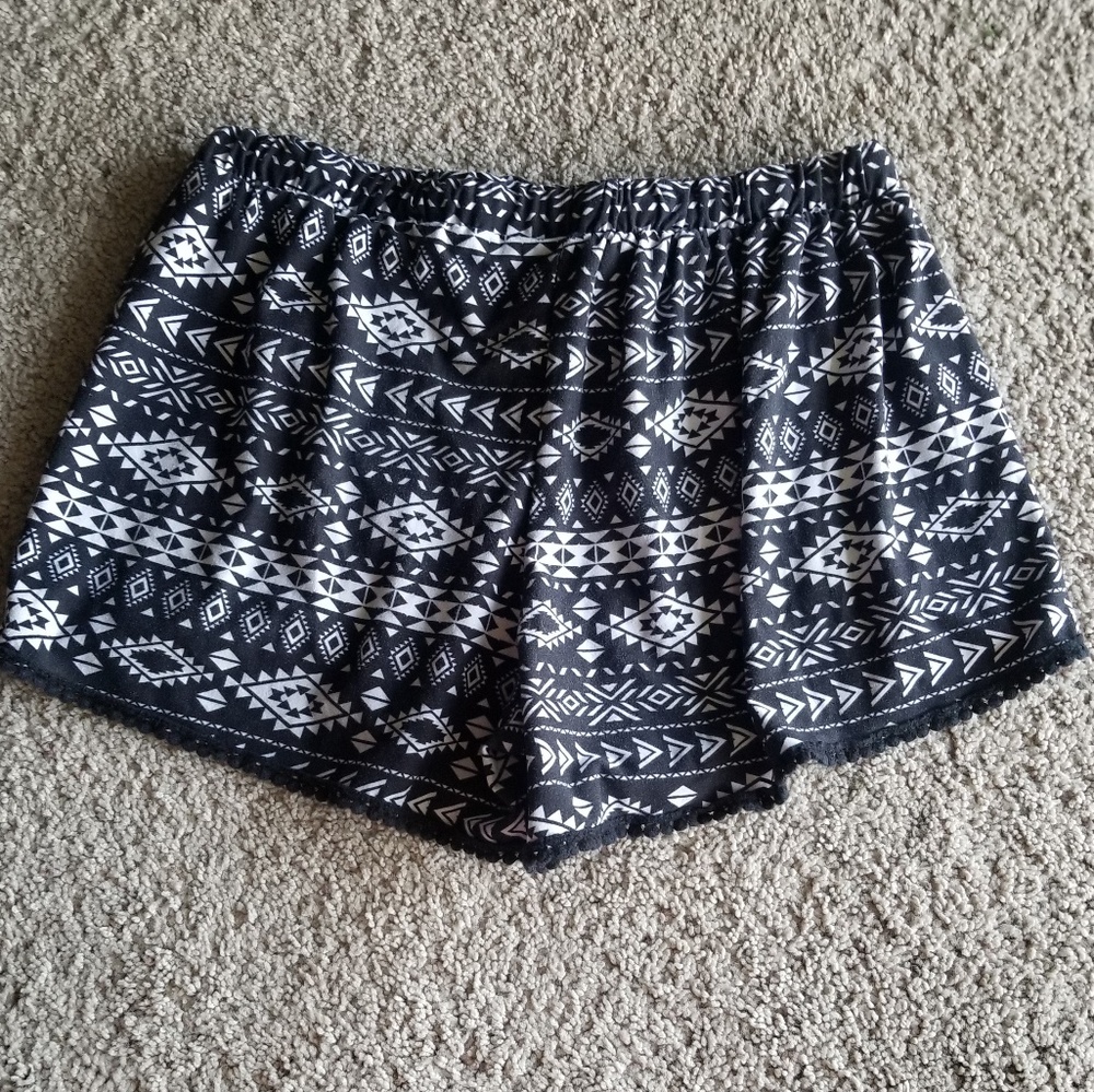 Aztec Flowy Shorts - Picture 2 of 4